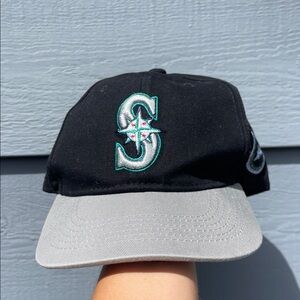 Black and Gray Baseball Cap